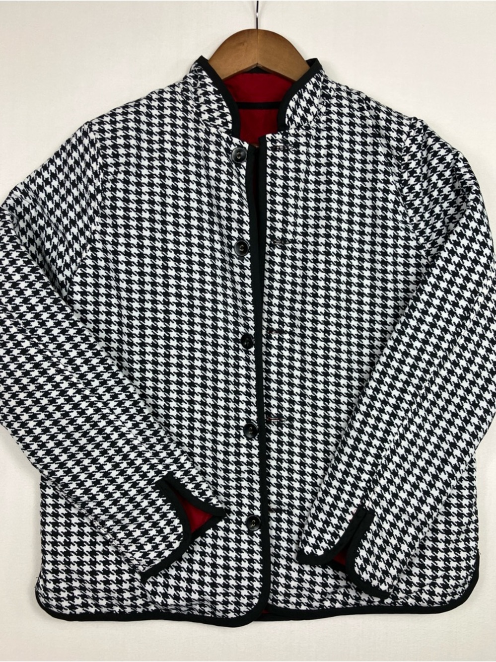 🖤❤️Black & White Houndstooth printed/smooth reversible Jacket w/Red Quilting - Picture 3 of 16